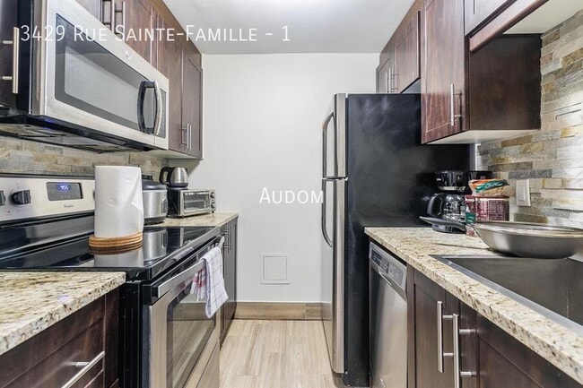 Building Photo - 3429 Rue Sainte-Famille