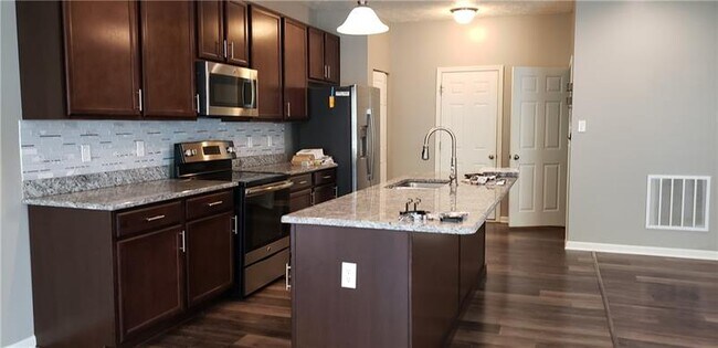 Foto del edificio - 6455 Lindsey Ln