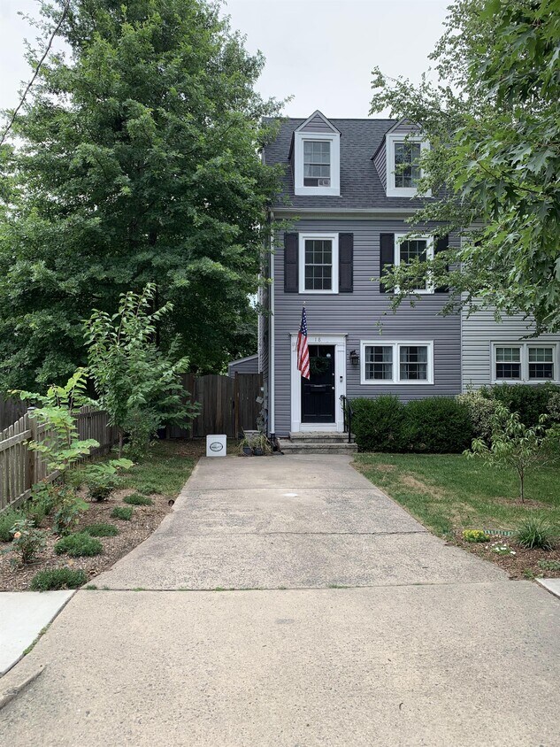 18 E Custis Ave, Alexandria, VA 22301 Townhome Rentals in Alexandria