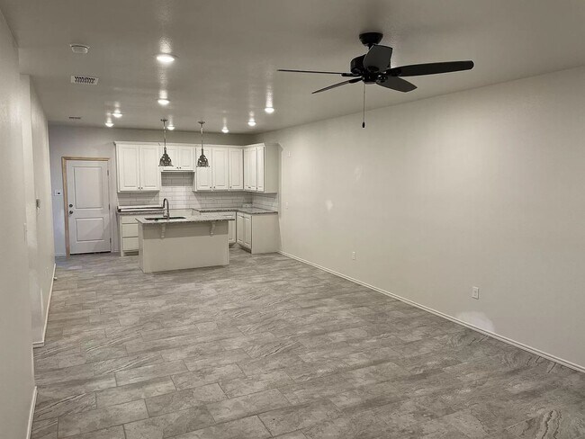 Building Photo - Recently Built 2/2/2 Townhome!