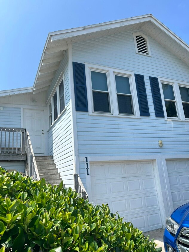 Primary Photo - 111 Palm Pl