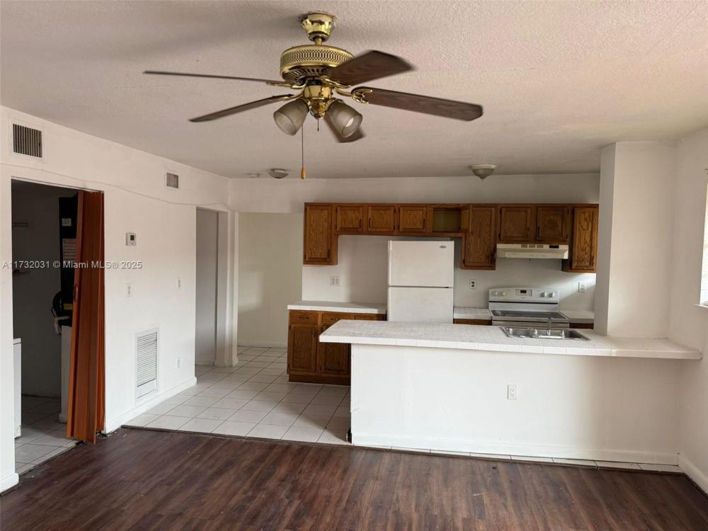 Foto principal - 3 bedroom in Opa Locka FL 33054