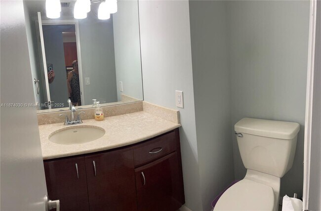 Foto del edificio - 2801 NE 183rd St