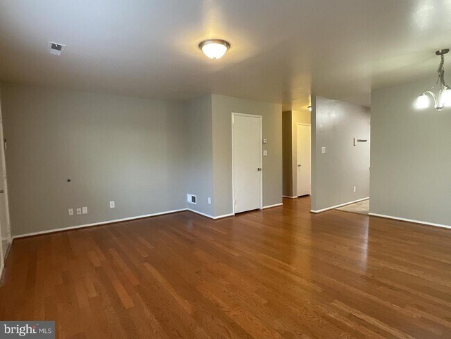 Building Photo - 1789 Westwind Way