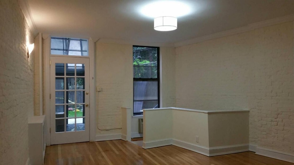 Primary Photo - 70 Barrow Street
