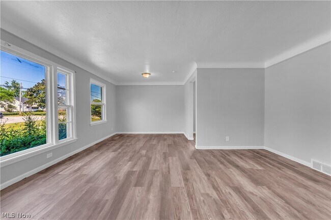 Building Photo - 18304 Garden Blvd