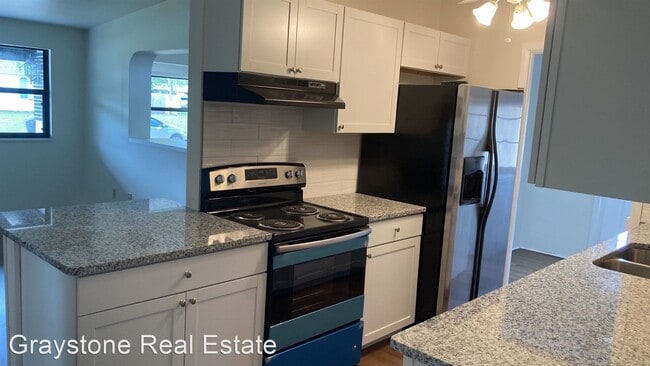 Building Photo - 3 br, 2 bath House - 5532 Pine Circle NE