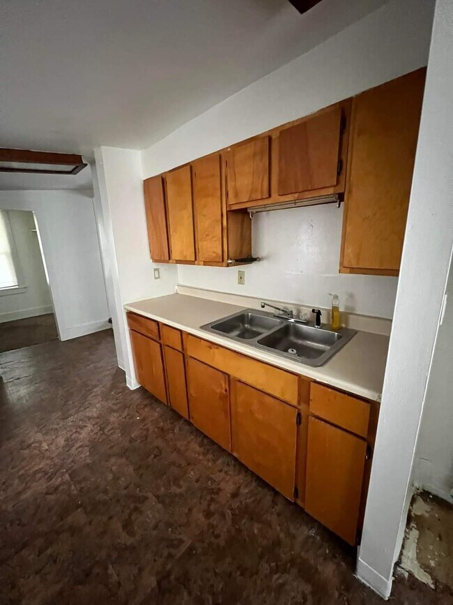 Building Photo - 1437 Oak St