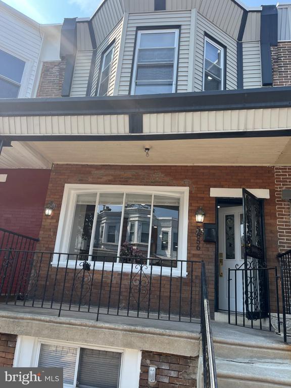 Foto del edificio - 5856 Walton Ave