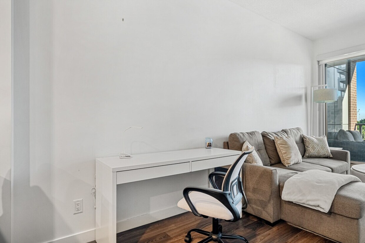 Primary Photo - 88-89 9 St NE