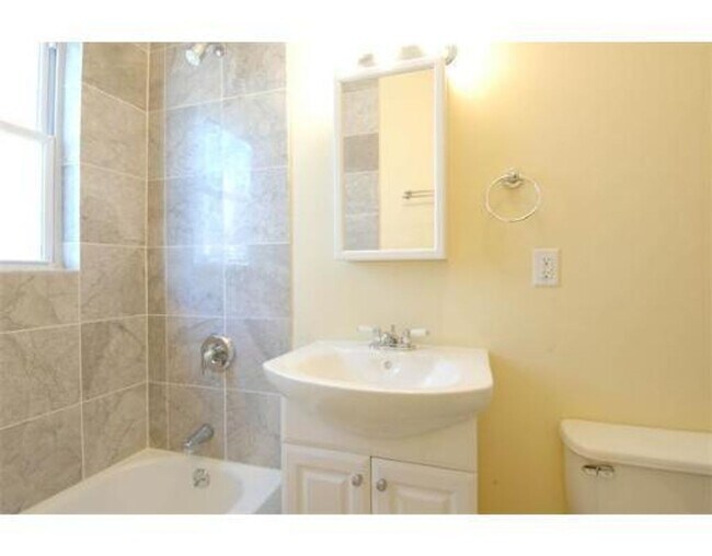 Foto del edificio - 21 Parker Hill Ave