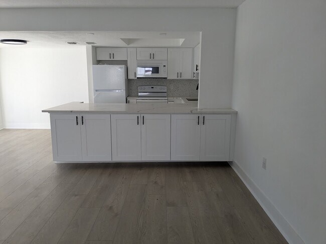 Foto del edificio - 2 Bed/2 Bath - Unit P8