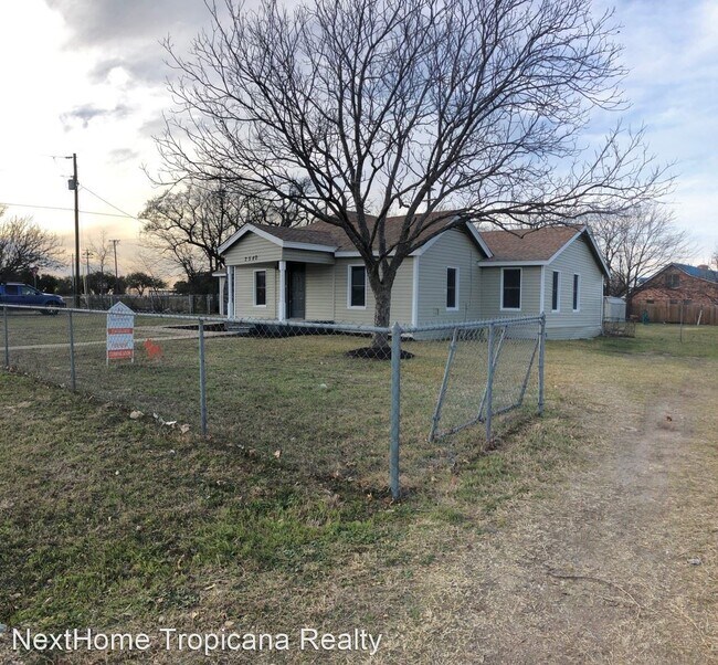 Foto del edificio - 3 br, 1 bath House - 2540 Chaparral RD