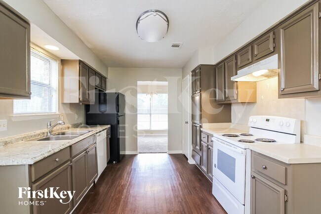 Building Photo - 3618 Village Grove Dr