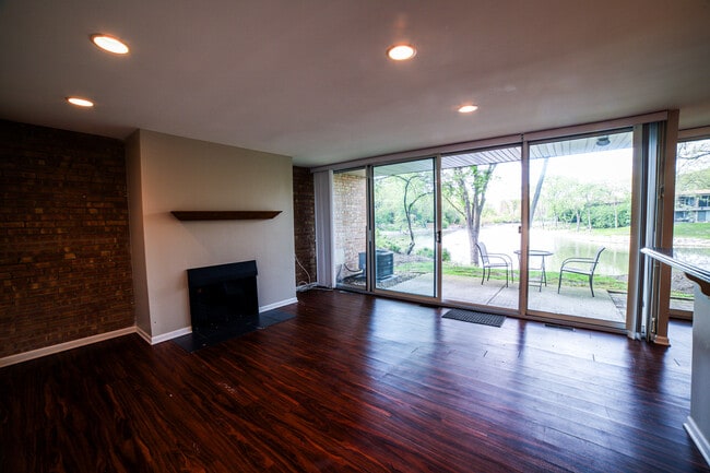 Building Photo - 1505 Fairway Dr