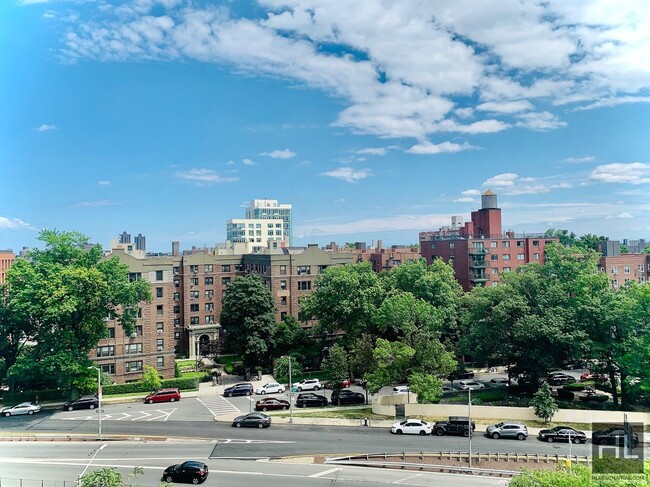 Foto del edificio - HENRY HUDSON PKWY W