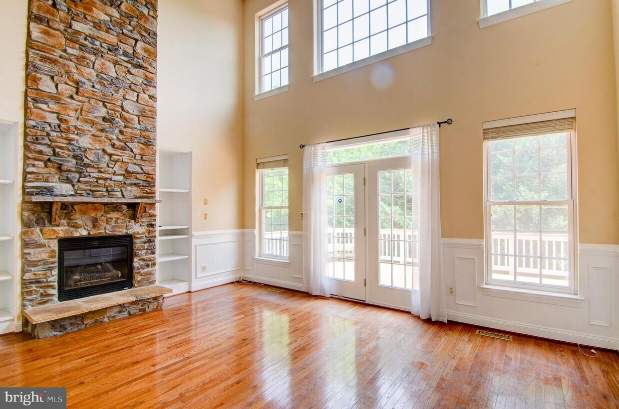 Foto principal - 5861 Governors Hill Dr