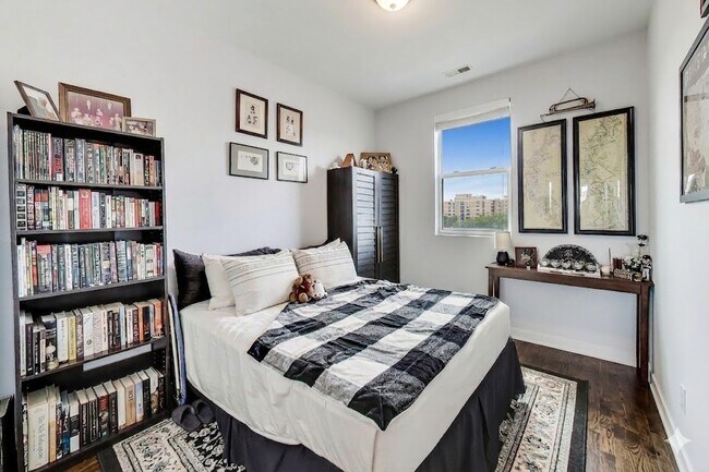 Foto del edificio - 504 S Oakley Blvd