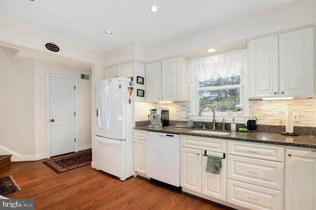 Foto del edificio - 2333 Sibley St