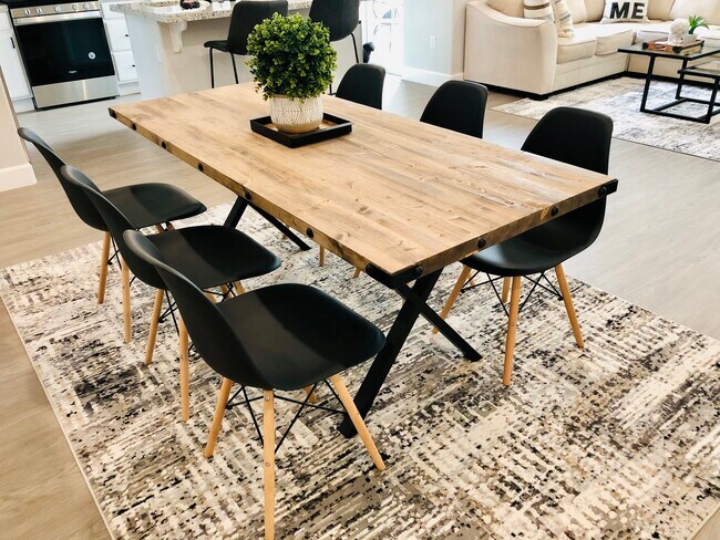 Comedor - 2013 Cradle Mountain Dr