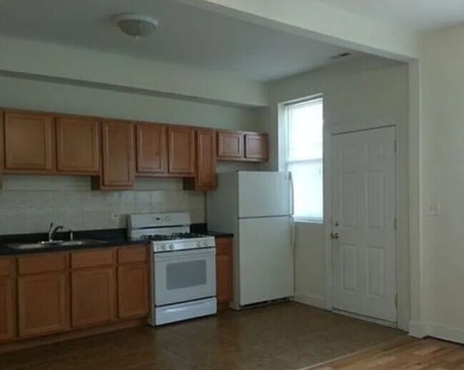 Building Photo - 6130 S Prairie Ave