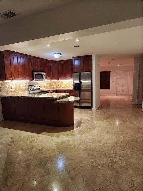 Foto del edificio - 5760 NE 27th Ave