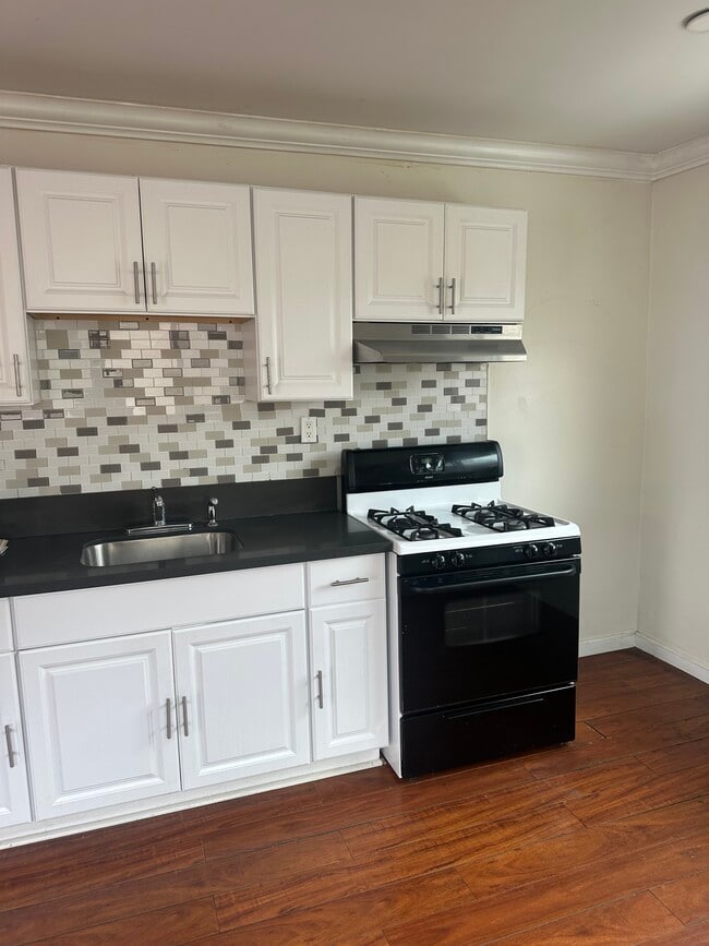 Foto del edificio - 4325 W 147th St