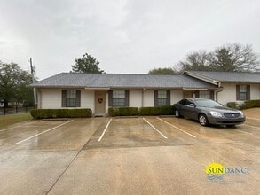 Building Photo - 257 Lindberg St
