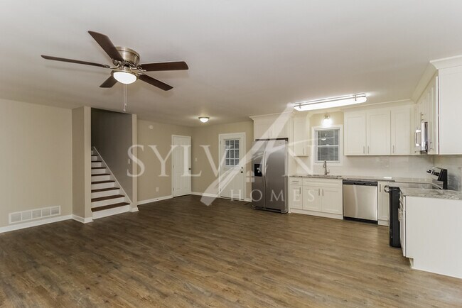 Building Photo - Do not miss out on this cute 3BR 2BA home ...