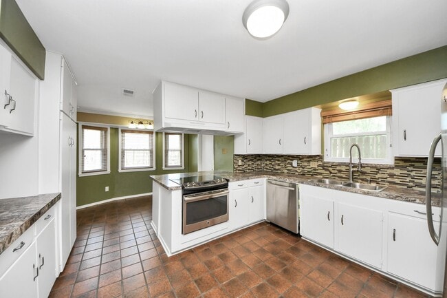 Building Photo - 10514 Haddington Dr