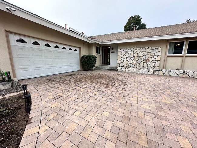 Foto del edificio - 3 bed 2 bath, Fletcher Hills, View, All Ap...