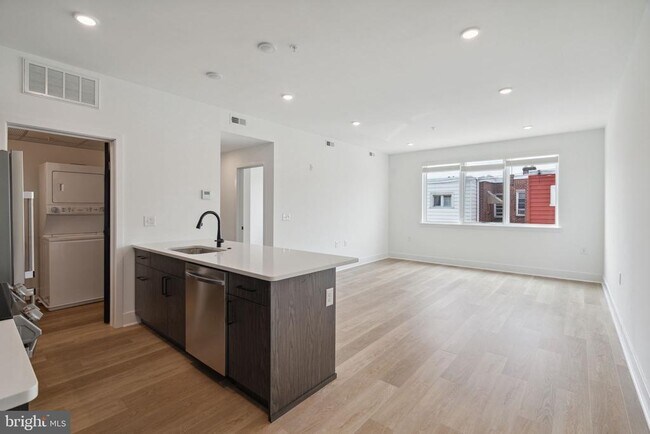 Foto del edificio - 1419 W Grange Ave