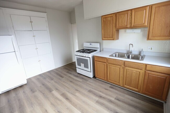 Foto del edificio - 437 Eastern Ave SE