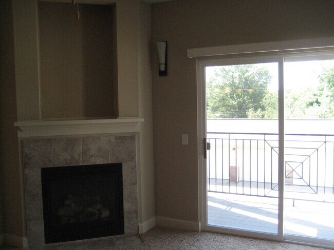 Foto del edificio - Beautiful 2 bedroom, 2 bath Condo in University Heights