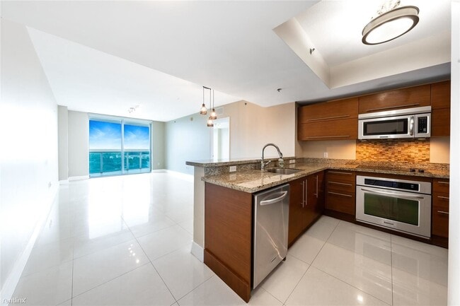 Building Photo - 2 br, 2 bath Condo - 2641 N Flamingo Rd Ap...