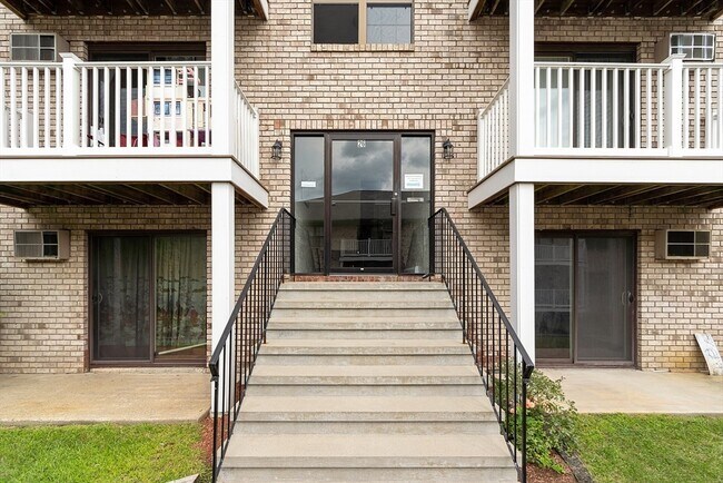 Building Photo - 26 Kenmar Dr