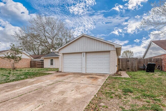 Building Photo - 1615 Millbury Dr