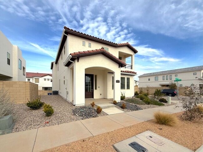 Building Photo - Desert Color Condo 3 bd, 2.5 bt, Extra Large 2 Car Garage Home