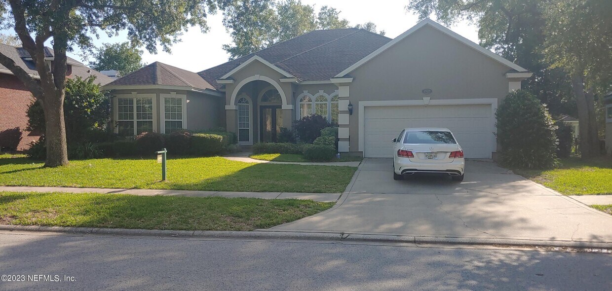 Foto principal - 7928 Hampton Park Blvd E