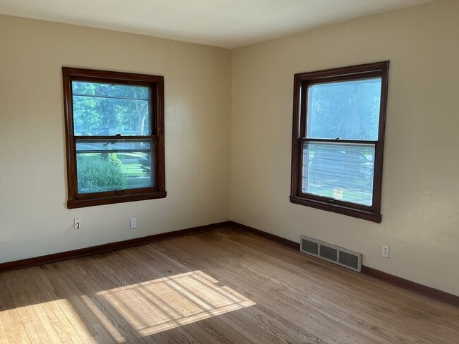 Building Photo - 2 Bedroom Single family home
