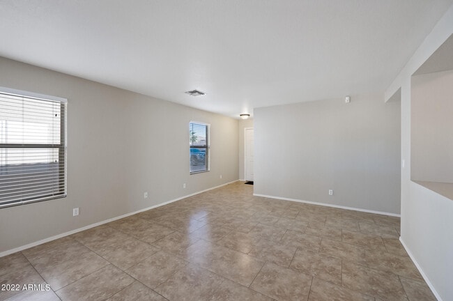 Building Photo - 2820 E Augusta Ave