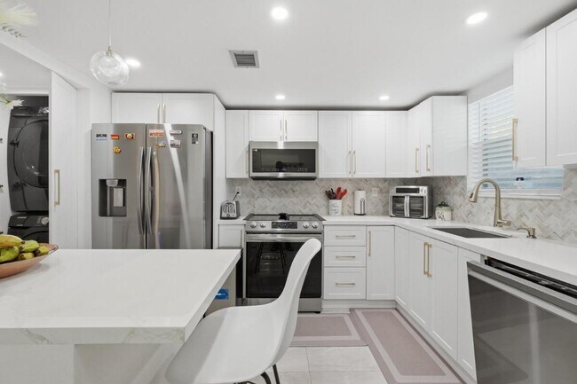 Foto del edificio - 6100 NW 44th St