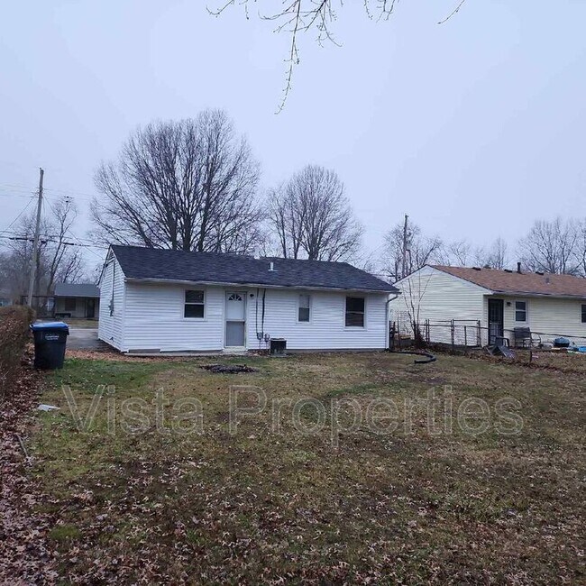 Building Photo - 5019 Yew Ln