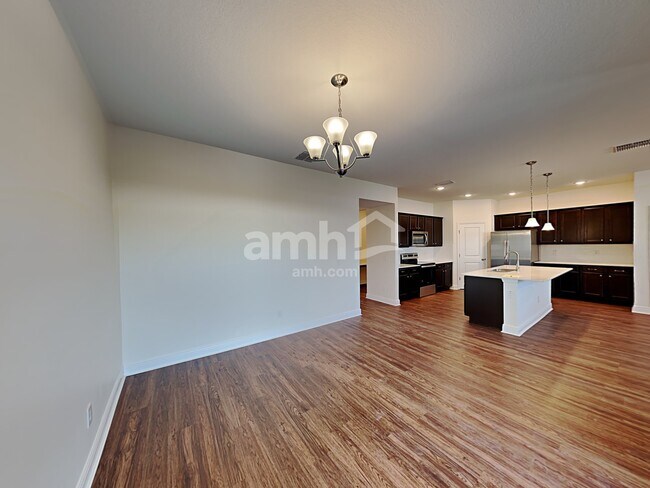 Building Photo - 1118 Sky Lks Dr