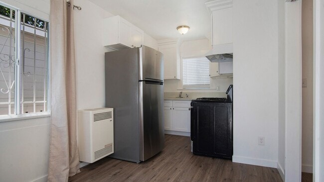 Foto del edificio - Lemon Avenue Triplex