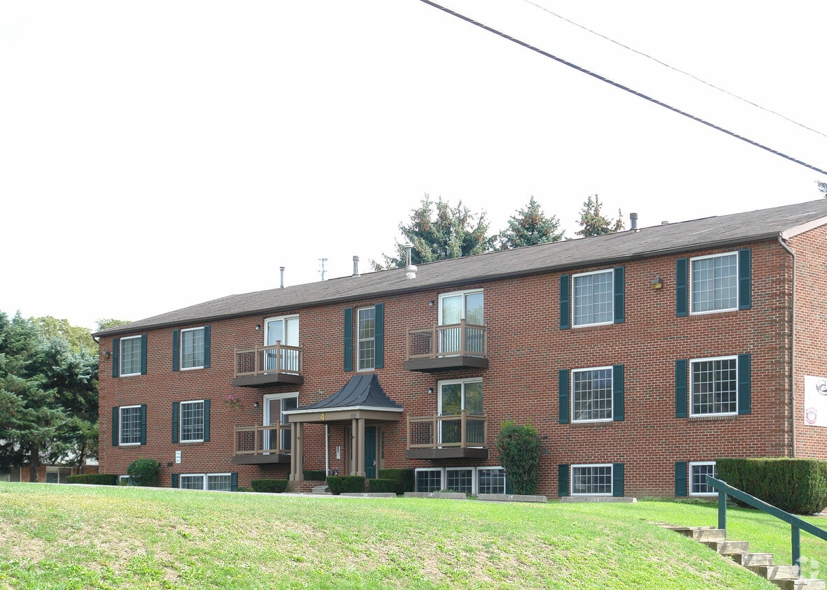 202 Hook St, Mars, PA 16046 Apartments in Mars, PA