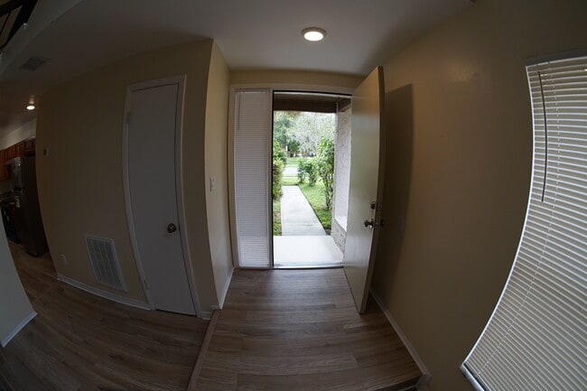 Building Photo - 6250 Sandcrest Cir