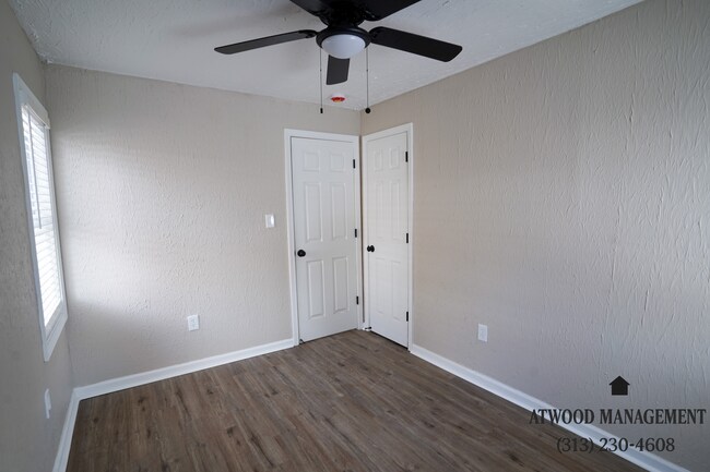 Building Photo - Fully Renovated 2-Bedroom Home – Move-In Ready for You!