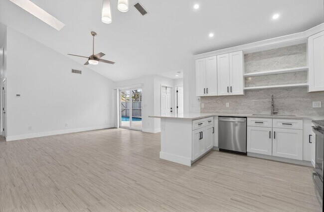 Building Photo - 5230 Woodruff Ln