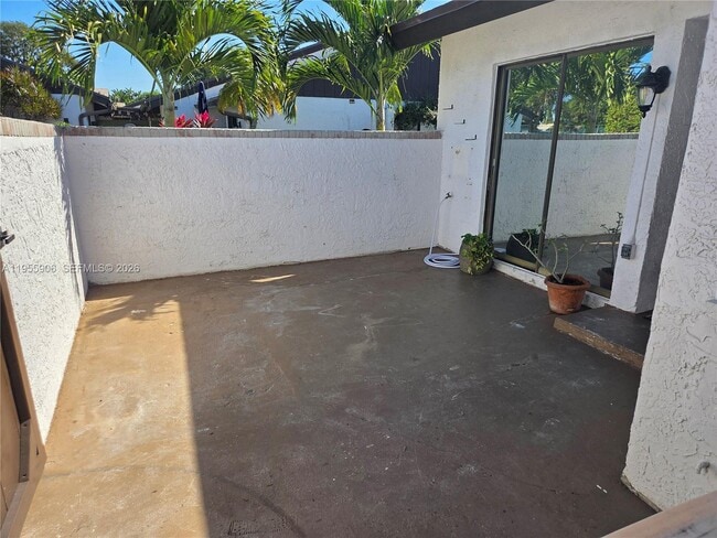 Foto del edificio - 9352 Wedgewood Ln